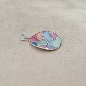 Pendentif rond incurvé mosaïque de nacre multicolore "PN1130.M"