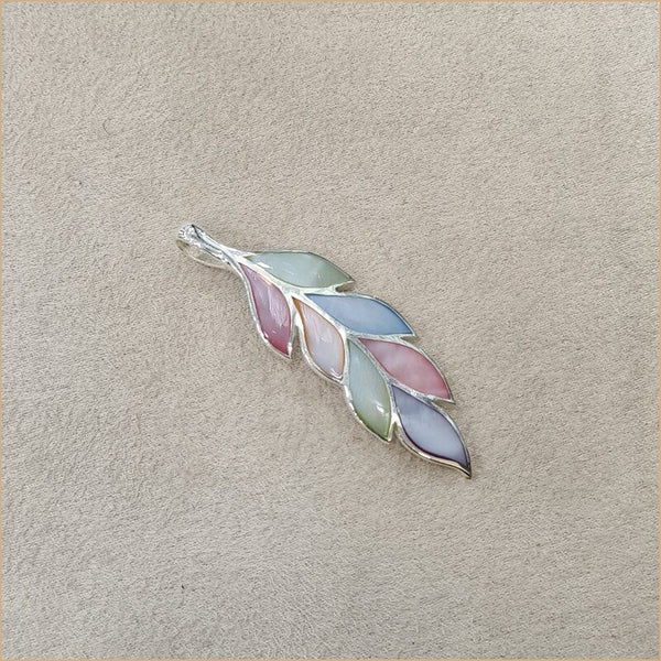 Pendentif plume en nacre multicolore "PN1133.M"