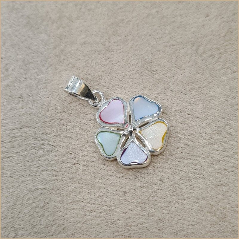 Pendentif fleur trèfle en nacre multicolore "PN1134.M"