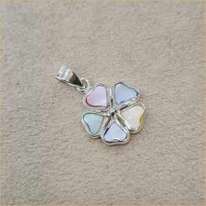 Pendentif fleur trèfle en nacre multicolore "PN1134.M"