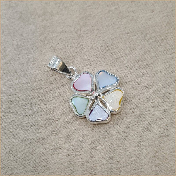 Pendentif fleur trèfle en nacre multicolore "PN1134.M"
