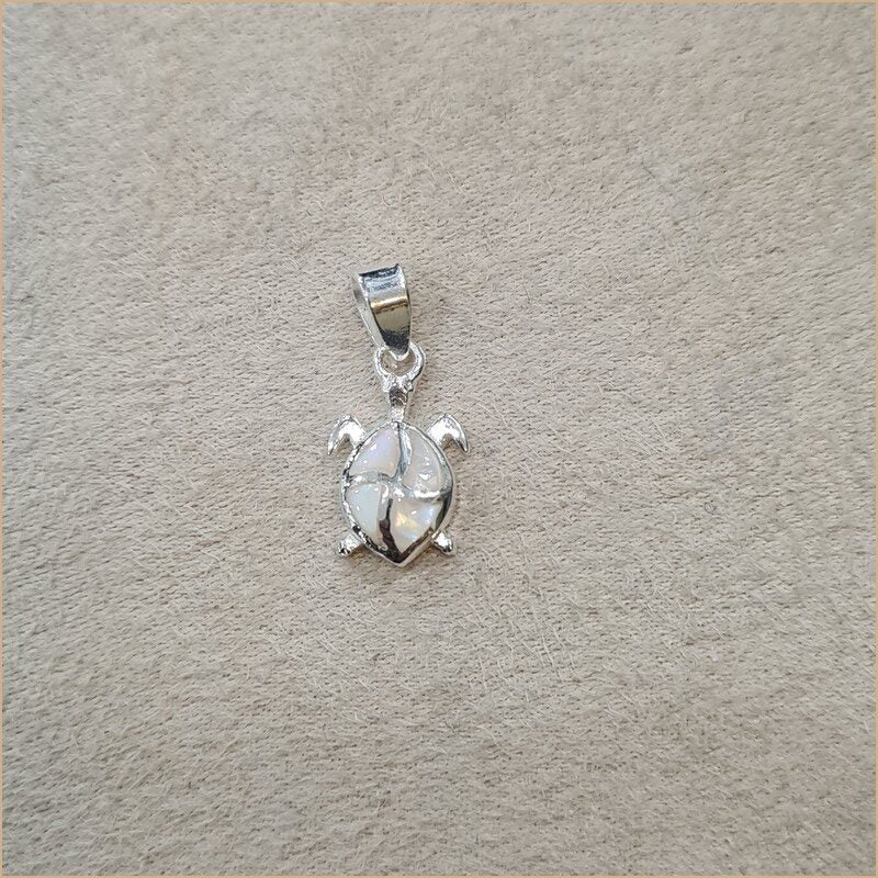 Pendentif petite tortue en nacre blanche "PN1136.W"