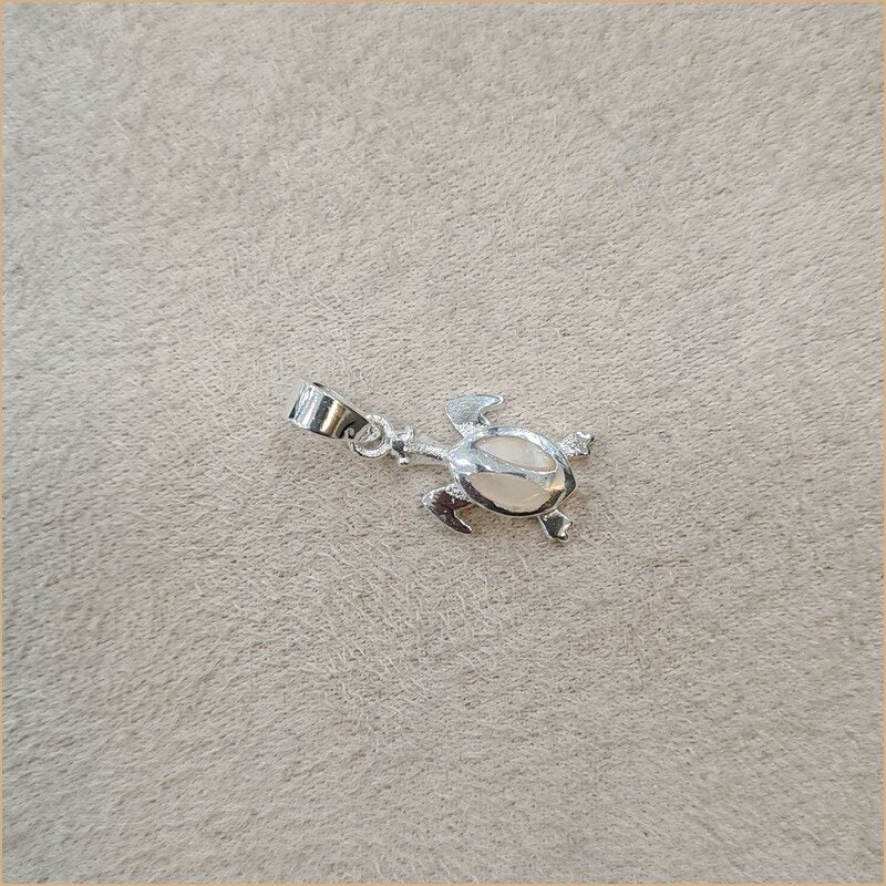Pendentif petite tortue en nacre blanche "PN1137.W"