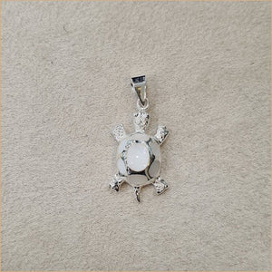Pendentif tortue en nacre blanche "PN1138.W"