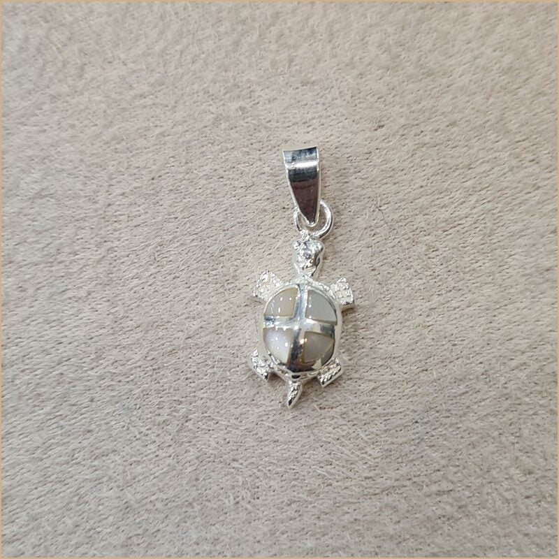Pendentif petite tortue en nacre blanche "PN1139.W"