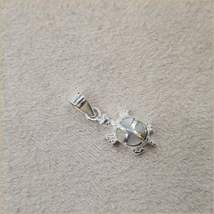 Pendentif petite tortue en nacre blanche "PN1139.W"