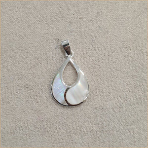 Pendentif en nacre blanche "PN1143.W"