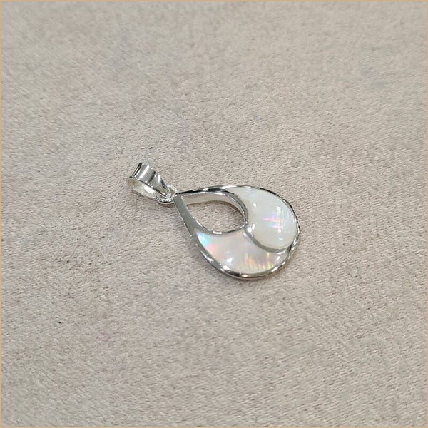 Pendentif en nacre blanche "PN1143.W"