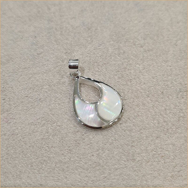 Pendentif en nacre blanche "PN1143.W"