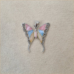 Pendentif papillon en nacre multicolore“PN278.M”