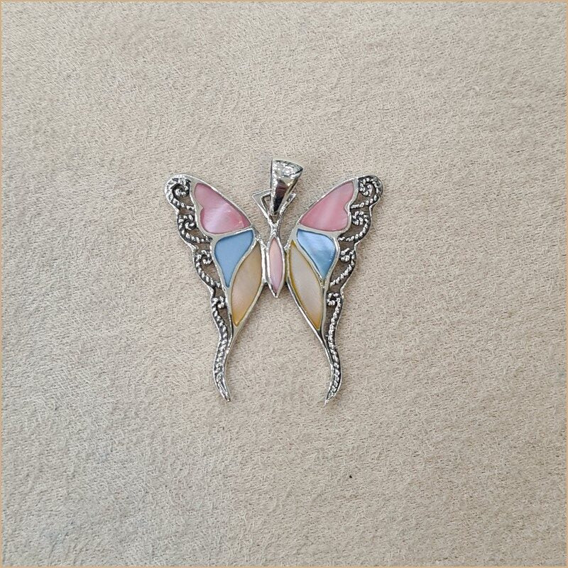 Pendentif papillon en nacre multicolore“PN278.M”
