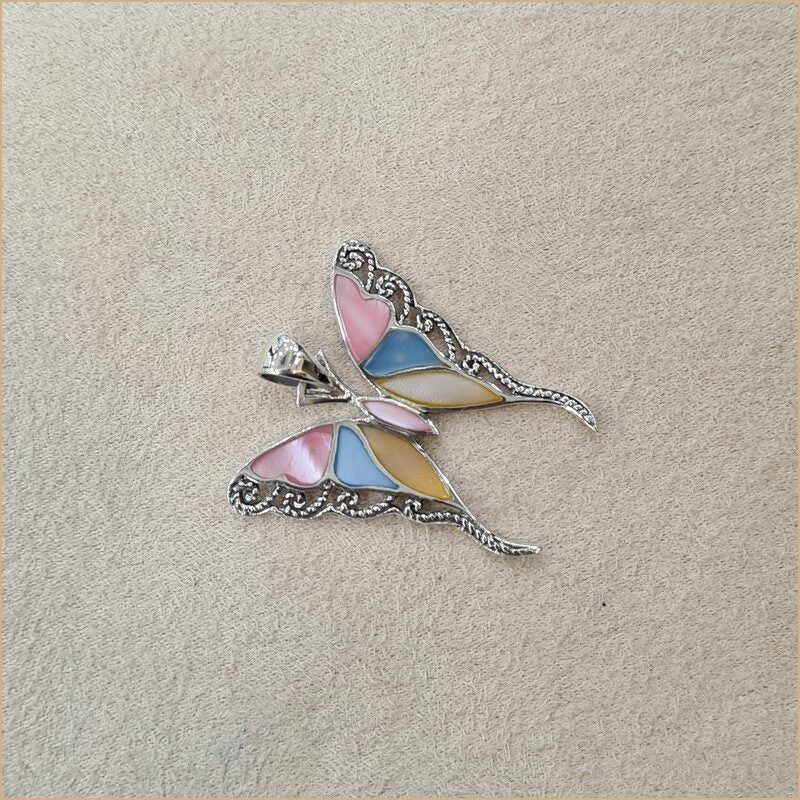 Pendentif papillon en nacre multicolore“PN278.M”