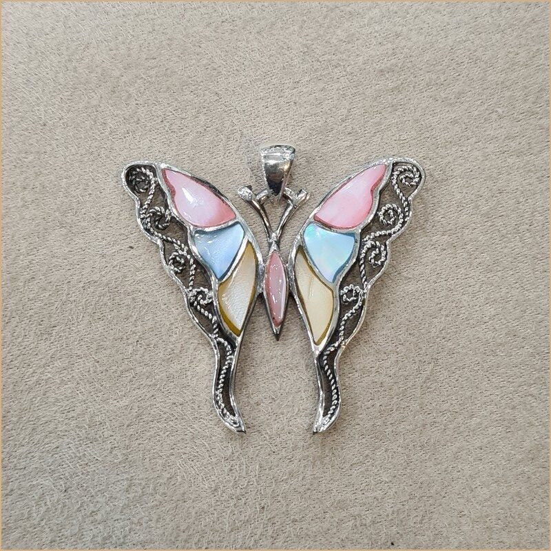 Grand pendentif papillon en nacre multicolore “PN279.M”
