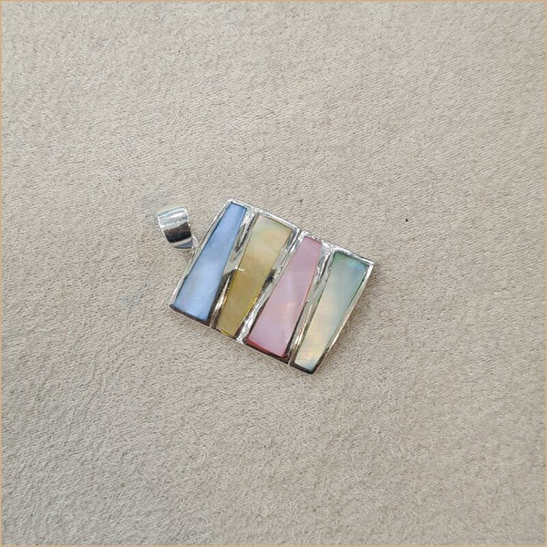 Pendentif rectangulaire en nacre multicolore “PN338.M”